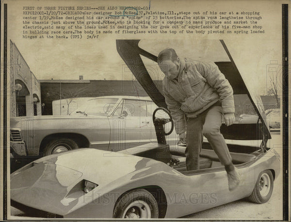 Car Designer Bob McKee 1972 Vintage Press Photo Print - Historic Images