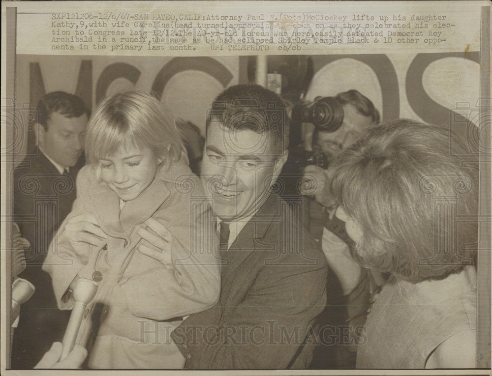 1967 Press Photo Attorney Paul McCloskey, daughter Kathy, wife Caroline - Historic Images