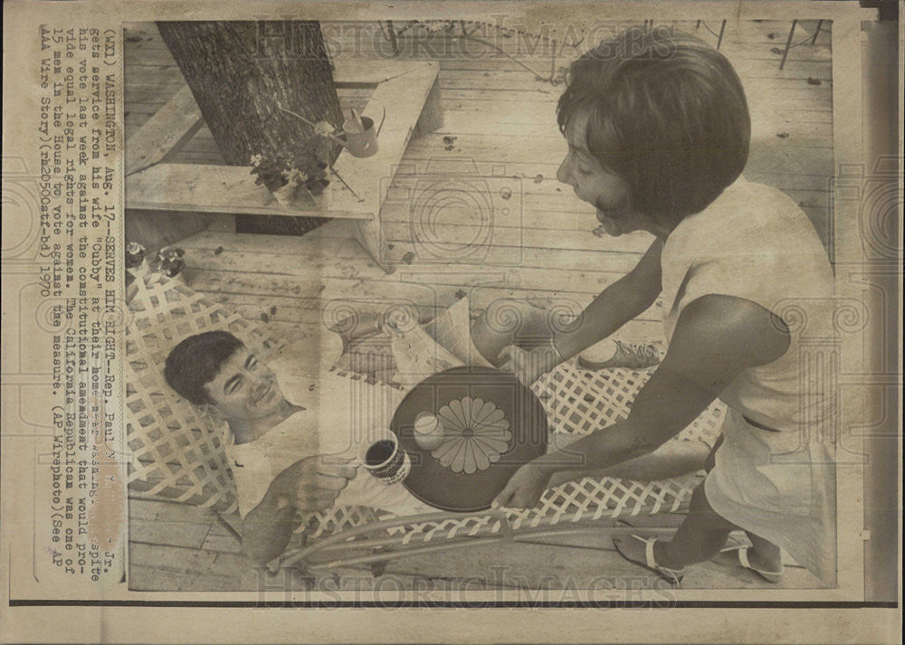 1970 Press Photo Rep. Paul McCloskey and his wife &quot;Cubby&quot; at their home - Historic Images