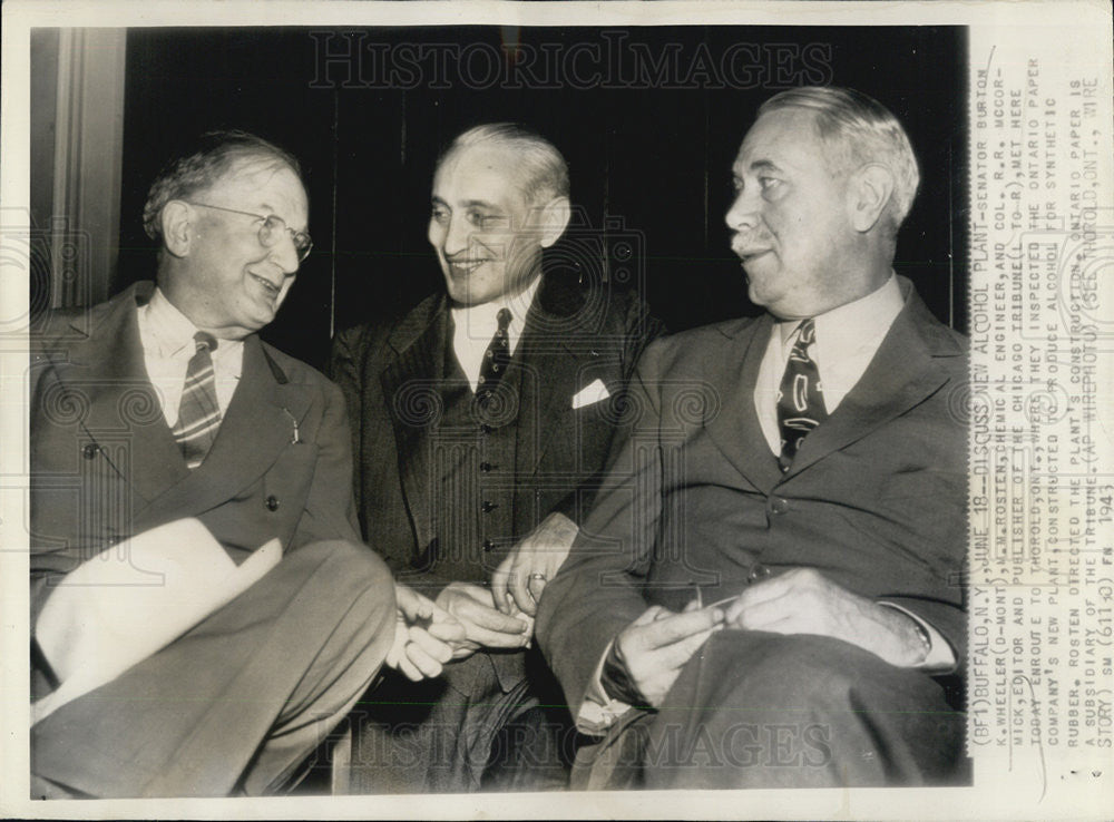 1947 Press Photo Senator Burton K. Wheeler inspects Ontario paper company - Historic Images