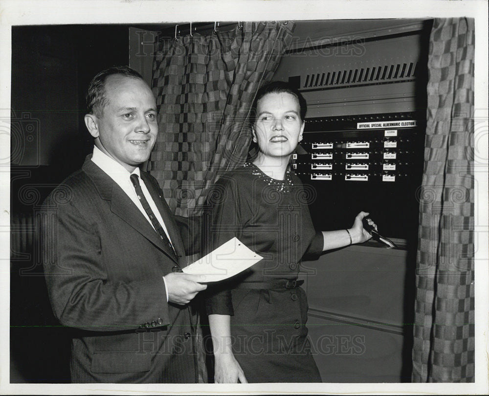 1957 Press Photo Alderman Candidate George McCoy And Wife At Voting Booth - Historic Images