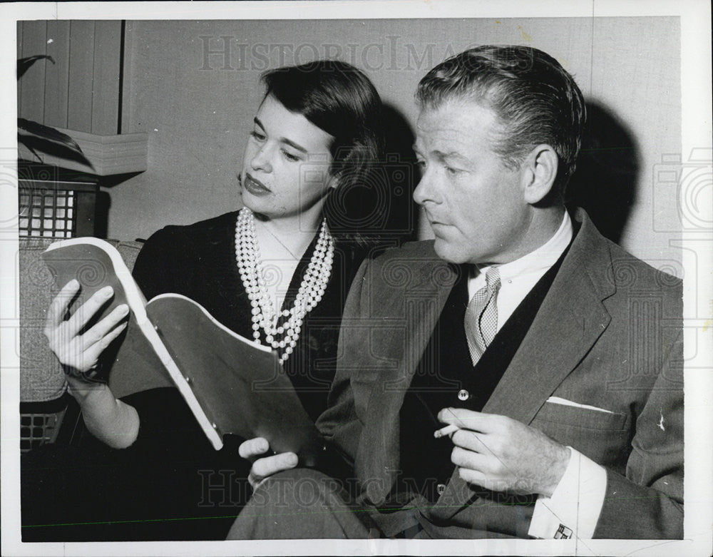 1955 Press Photo Heiress Gloria Vanderbilt With Director Don McGuire At Studio - Historic Images