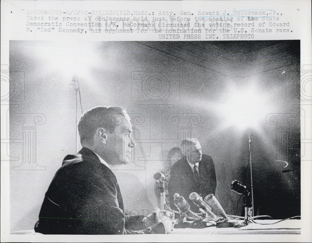 1962 Press Photo Atty gen. Edward J. McCormack just before the opening - Historic Images