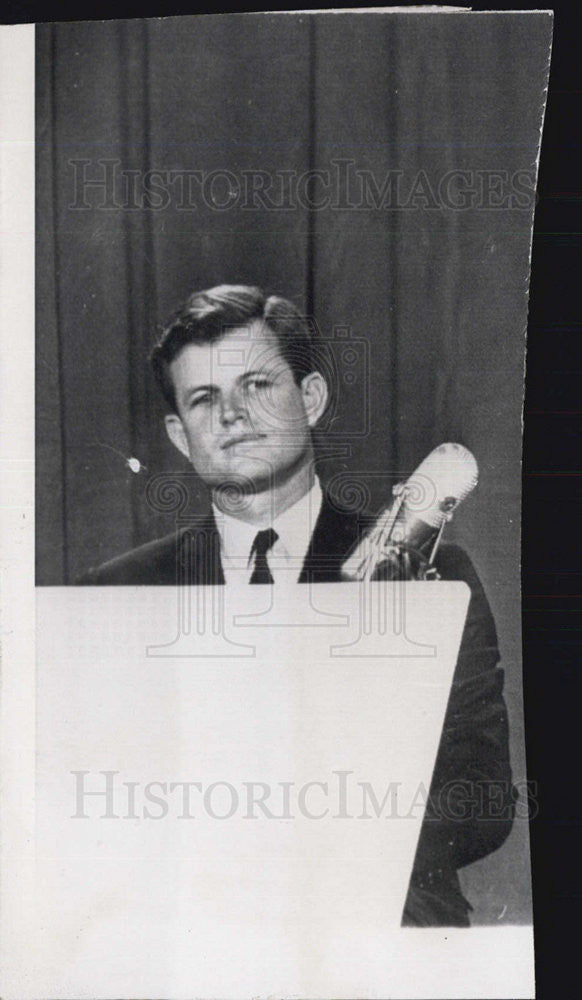 Press Photo Gentlemen having a speech. - Historic Images