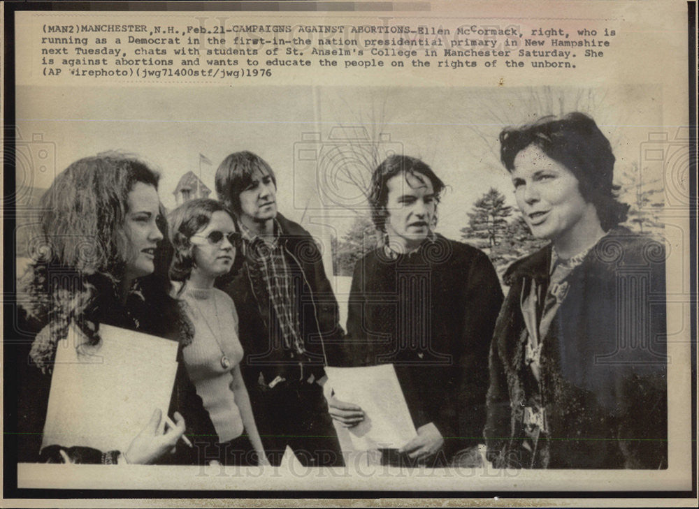 1976 Press Photo Ellen McCormack Campaigns In New Hampshire Presidential Primary - Historic Images