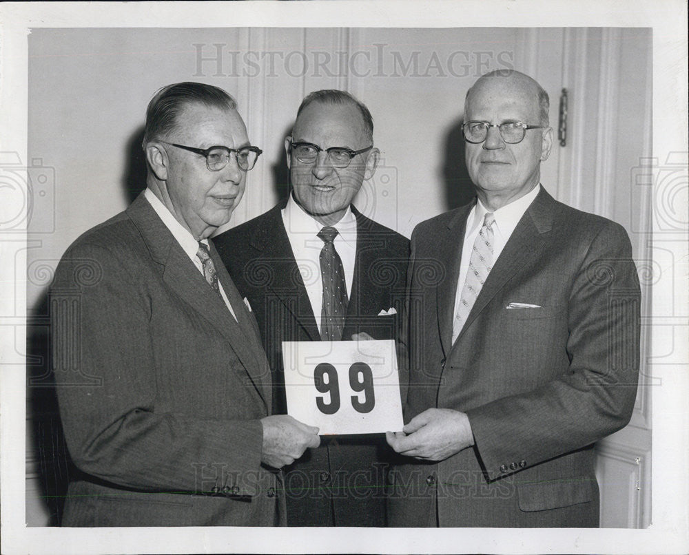 1957 Press Photo Lloyd L McClow YMCA Gen Secy With Theodore Houser And Clifford - Historic Images