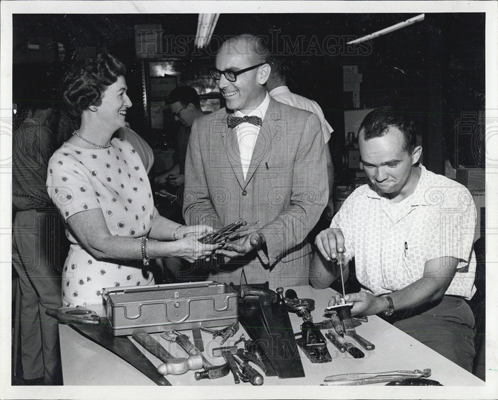 1965 Press Photo Prof Robert McCluggage Accepts Tools From Telephone Pioneers Of - Historic Images