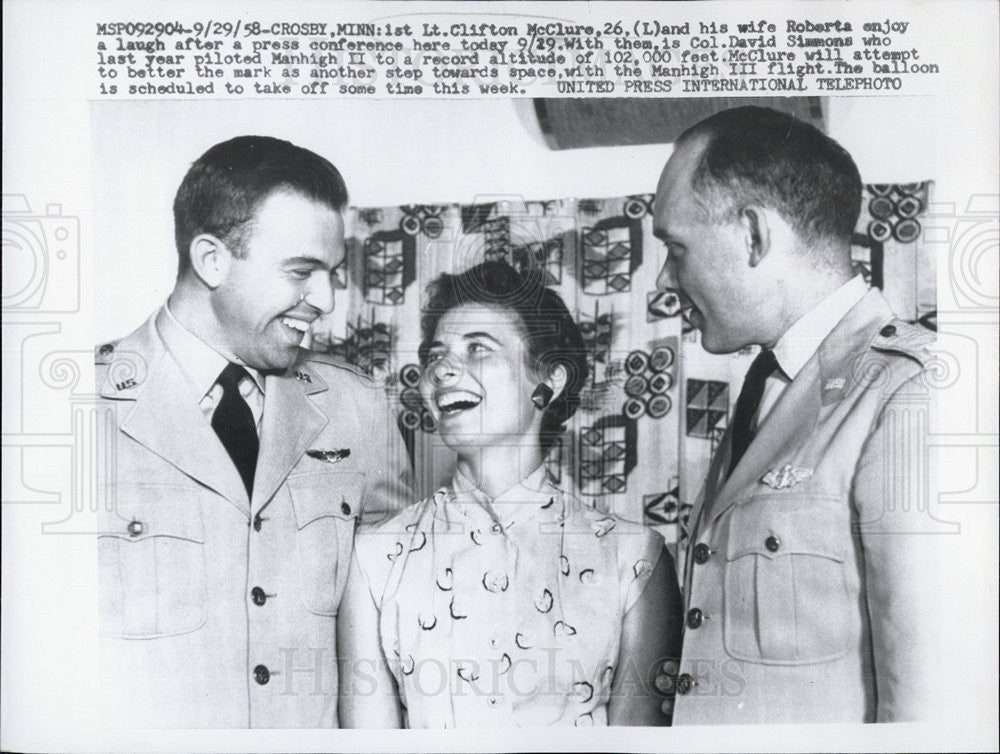 1959 Press Photo Lt Clifton McClure Roberta Col David Simmons - Historic Images