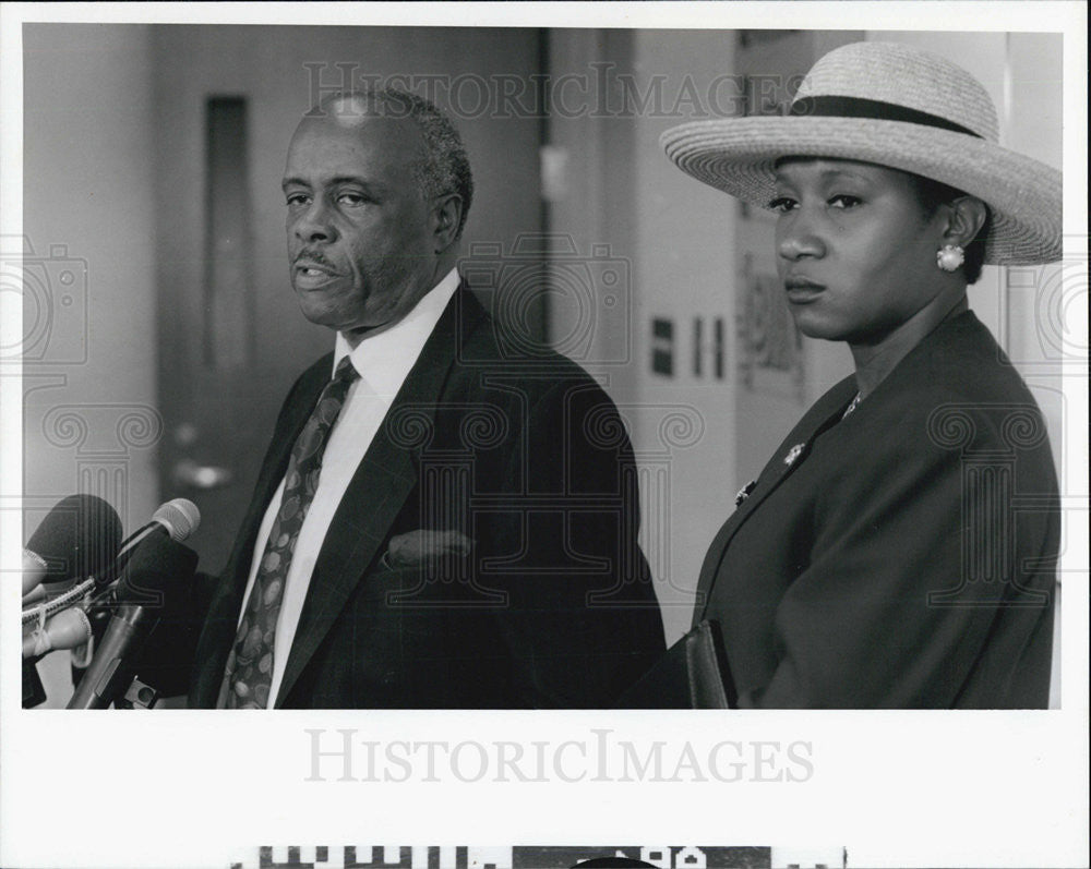 1993 Press Photo Richard E.Stephenson School Principal with Sharon Grant. - Historic Images