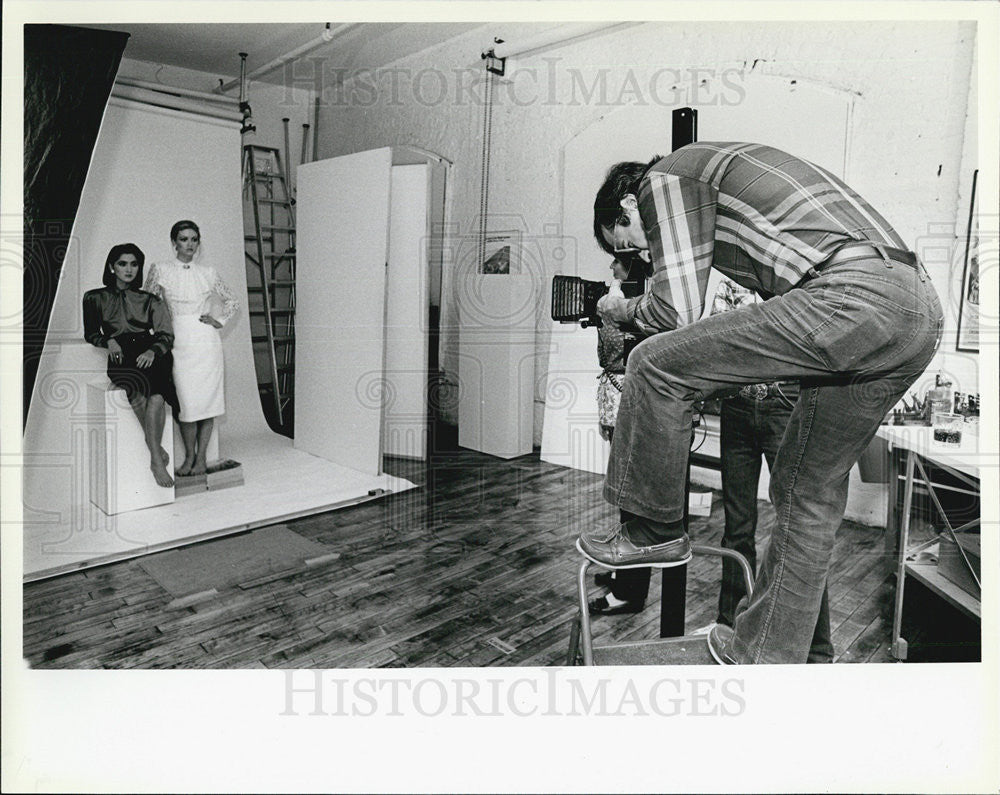 1983 Press Photo Fred Stein shooting in his studios for photo section - Historic Images