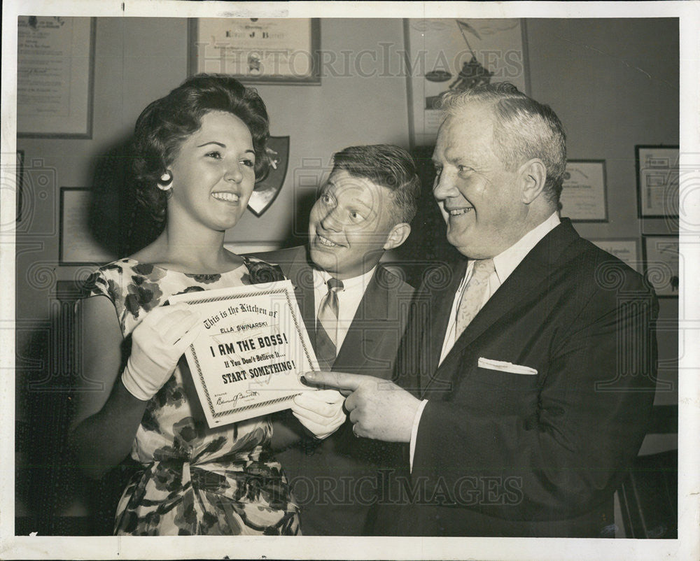 1961 Press Photo Applying for a Marriage License Ella Wensell &amp; Donald Swinasski - Historic Images