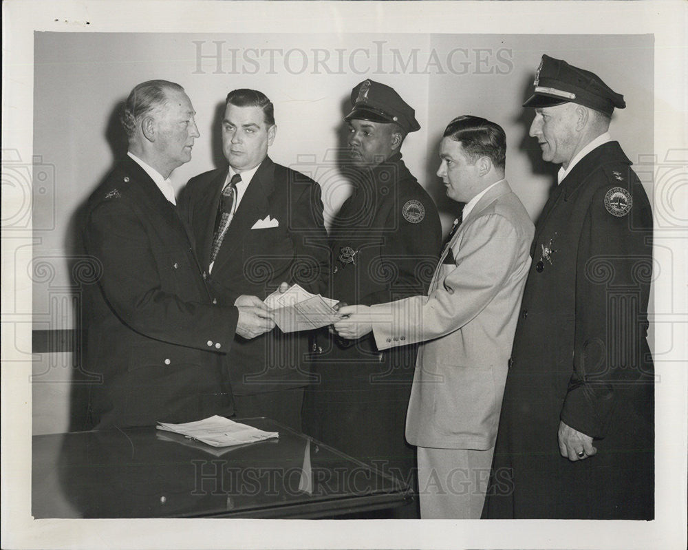 1951 Press Photo Police Chief Roger Shanahan, Detective Cyril McCarthy - Historic Images