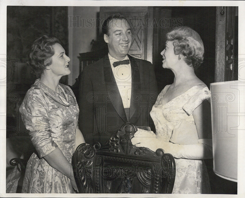 1957 Press Photo Chicago Boys Club Benefit Charles McCann Bee Angell Mrs. Dwight - Historic Images