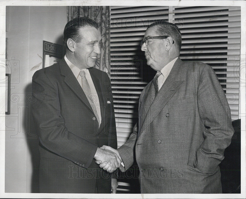 1958 Press Photo Pete McGuire Republican headquarters Ed Moore - Historic Images