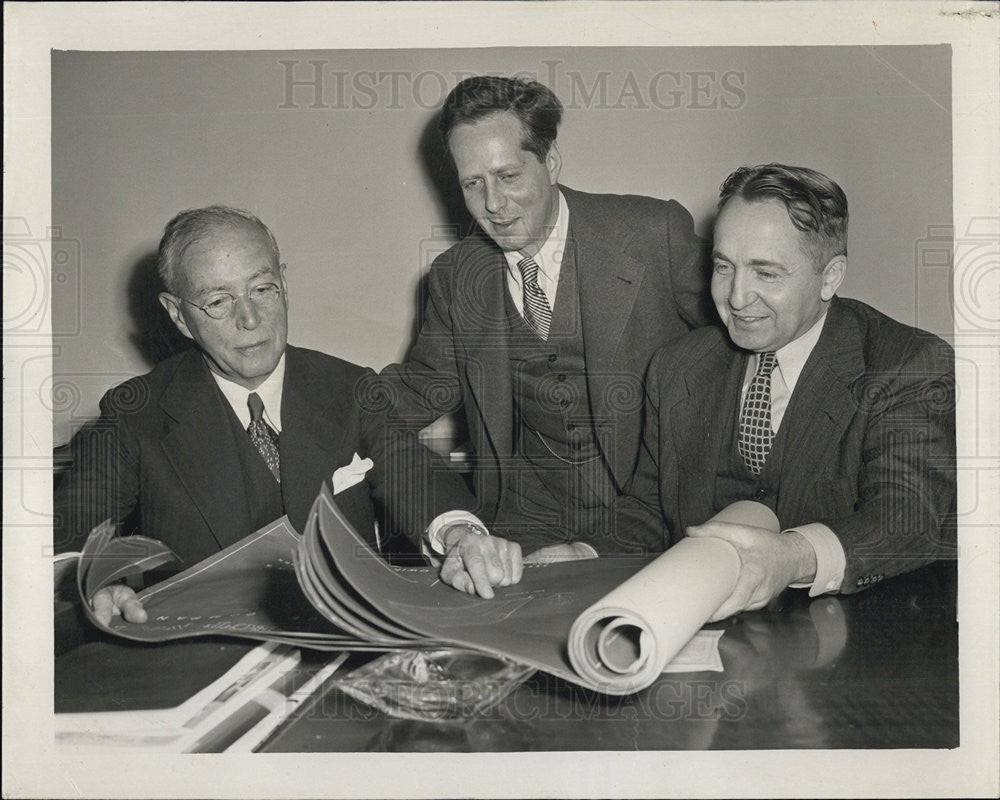 1950 Press Photo John McKinlay Chicago Land Clearance Commission Housing Plans - Historic Images