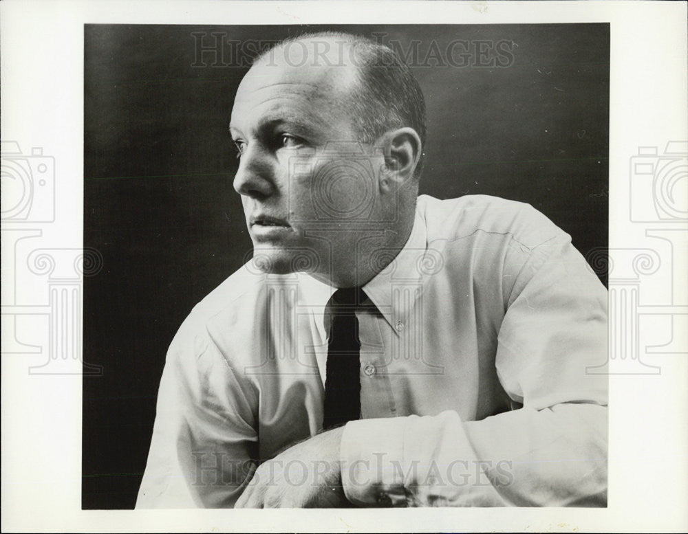 1960 Press Photo William McIlwain Author THE GLASS ROOSTER - Historic Images