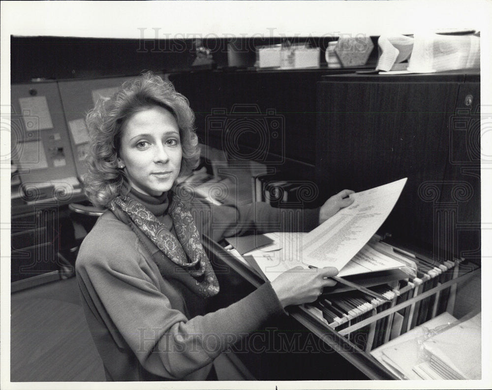 1987 Press Photo Erin McInerney Harris Bank Broker - Historic Images