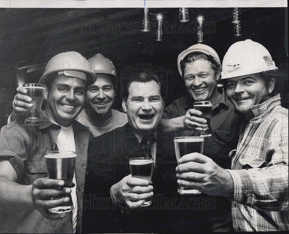 1971 Press Photo Alley Pub Leon Kinnert McHugh Boye Marble Bricklayers Union - Historic Images