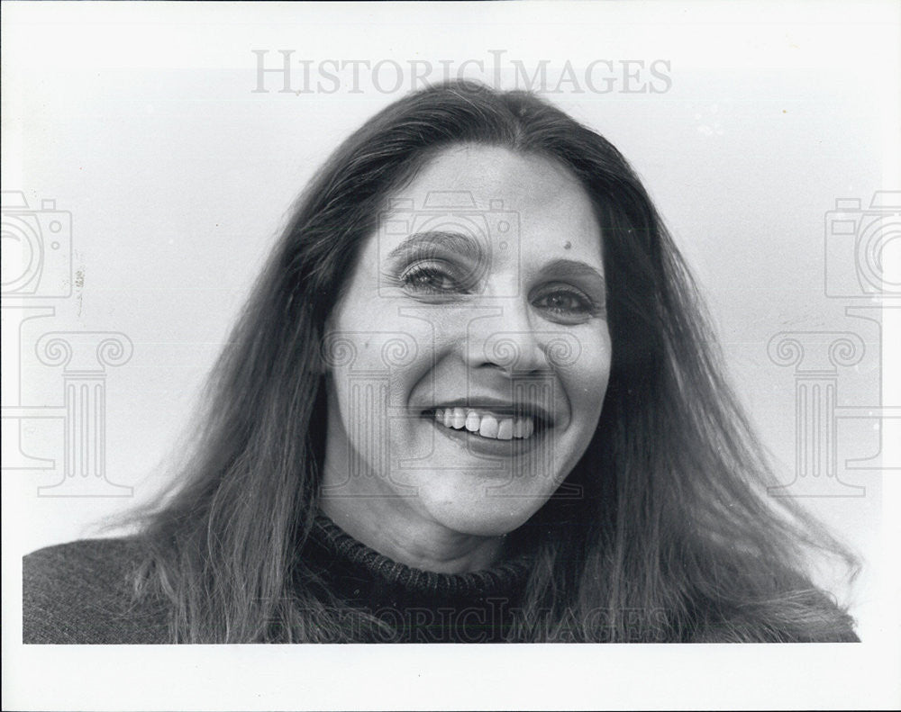 1990 Press Photo Civia Tamarin, Writer and Chicago Journalist. - Historic Images