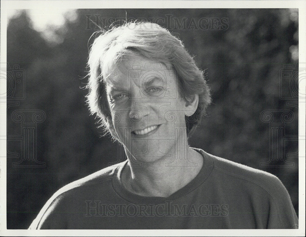 Press Photo Donald Sutherland Stars As Ethan Hawley The Winter Of Our Discontent - Historic Images