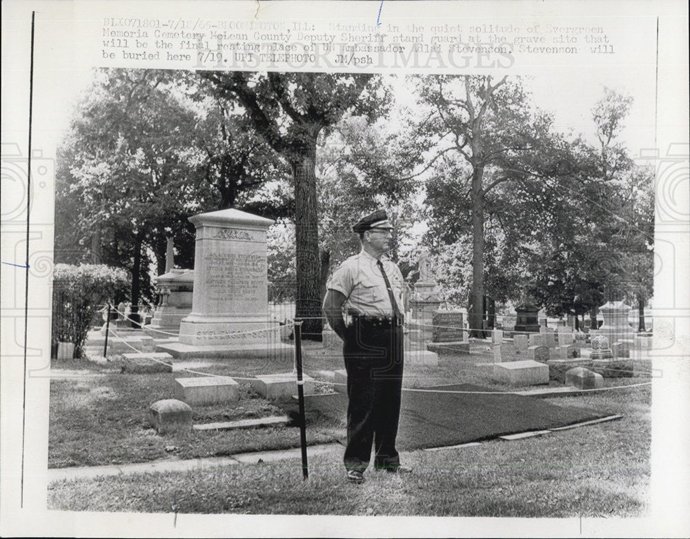 1965 Press Photo Memoria Cmtery McClean Cty Deputy Sheriff At Adali Stevenson&#39;s - Historic Images