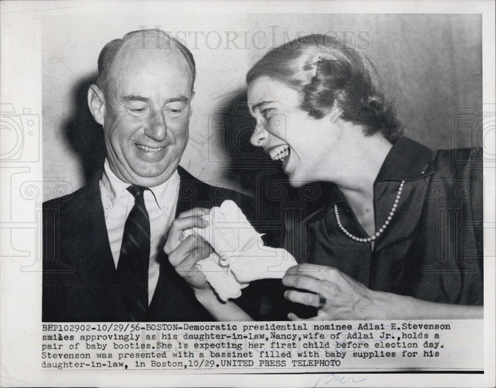 1956 Press Photo Presidential Nominee Adlai Stevenson and daughter in law - Historic Images