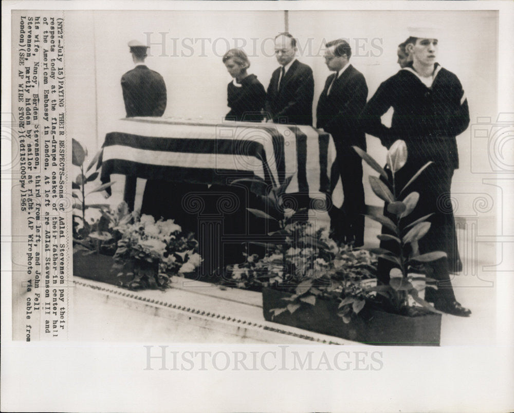 1965 Press Photo Adlai Stevenson&#39;s Family at His Casket American Embassy London - Historic Images