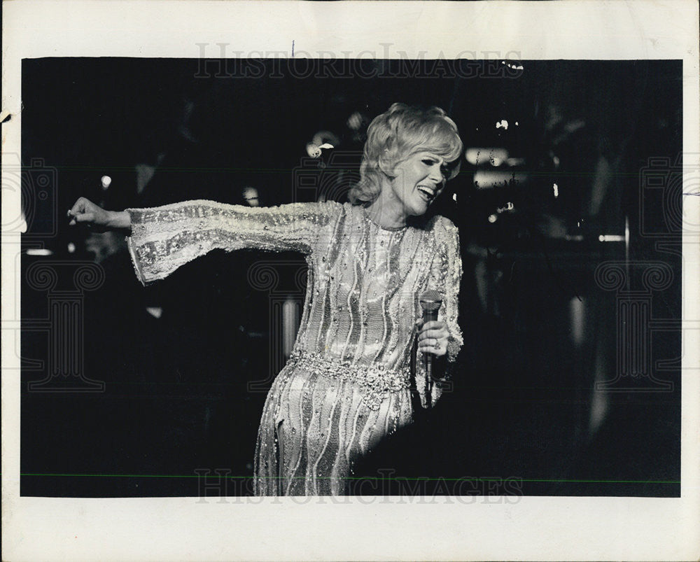 1970 Press Photo Connie Stevens Actress in the Empire room - Historic Images