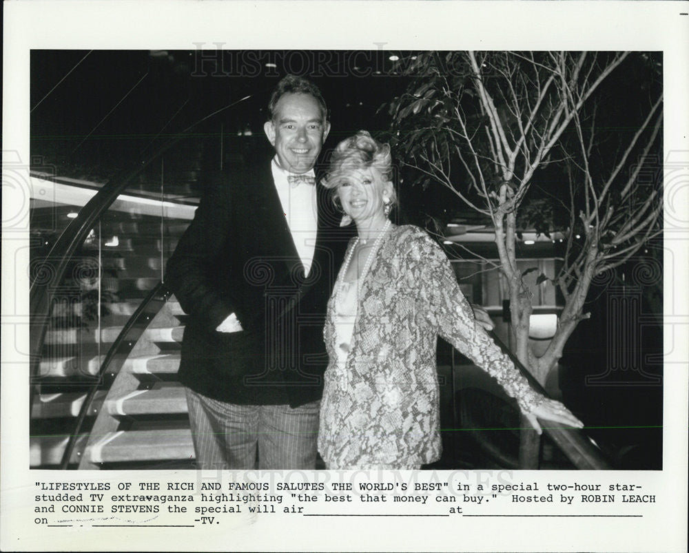 Press Photo Host Robin Leach and Connie Steven. - Historic Images