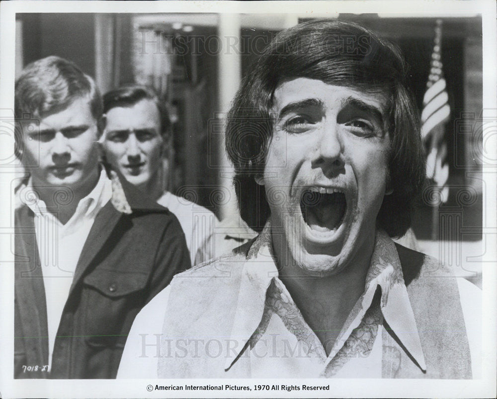 1970 Press Photo Wes Stern Poet &quot;Up in the Cellar&quot; - Historic Images