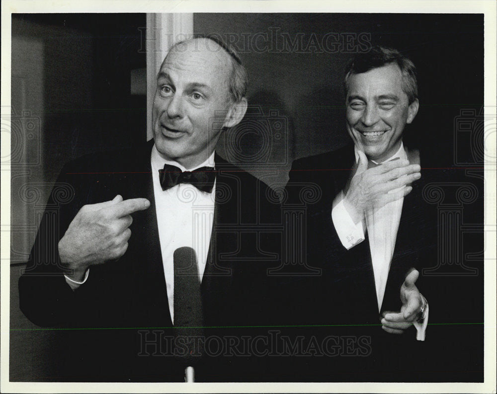 1986 Press Photo Adlai E.Stevenson III jokes with Edward R. Vrdolyak. - Historic Images