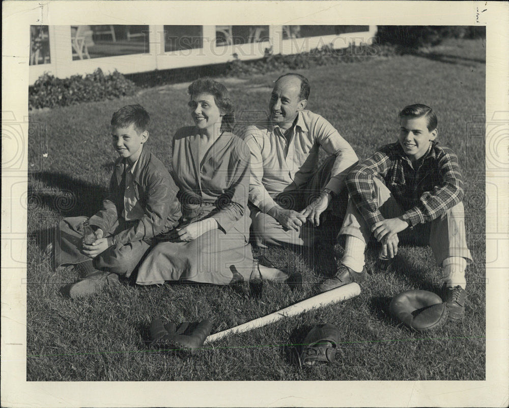 1948 Press Photo Adlai Stevenson John Borden Family Mrs - Historic Images