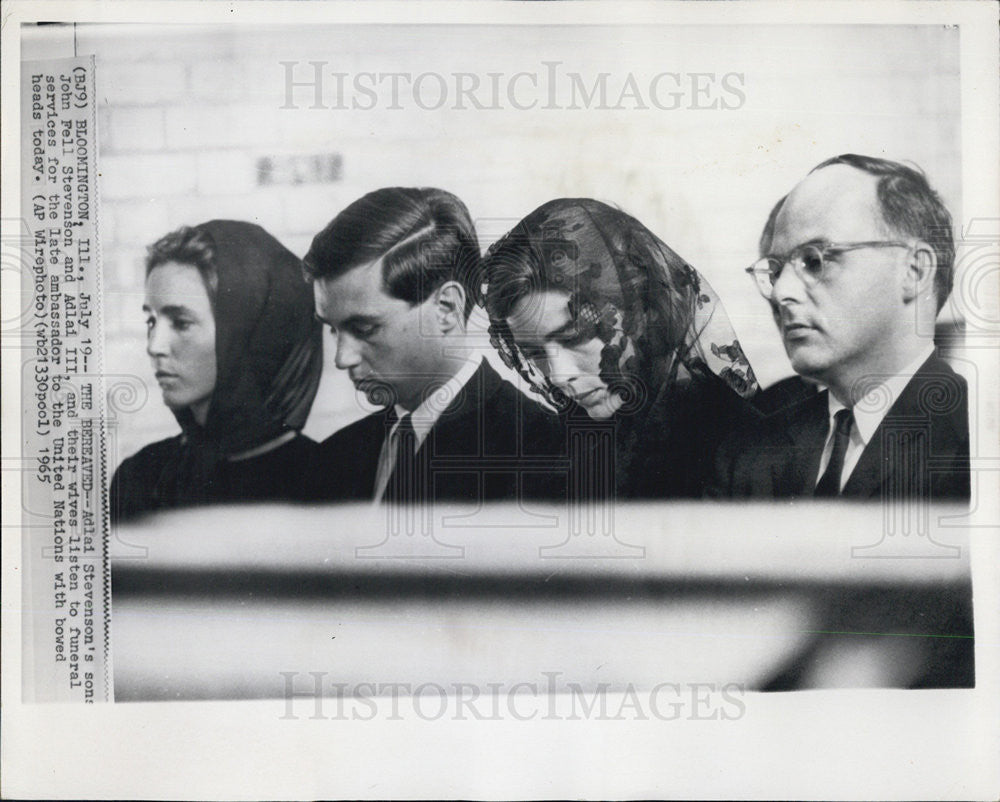 1965 Press Photo Adlai Stevenson&#39;s Sons And Wives Listen To Funeral Procession - Historic Images