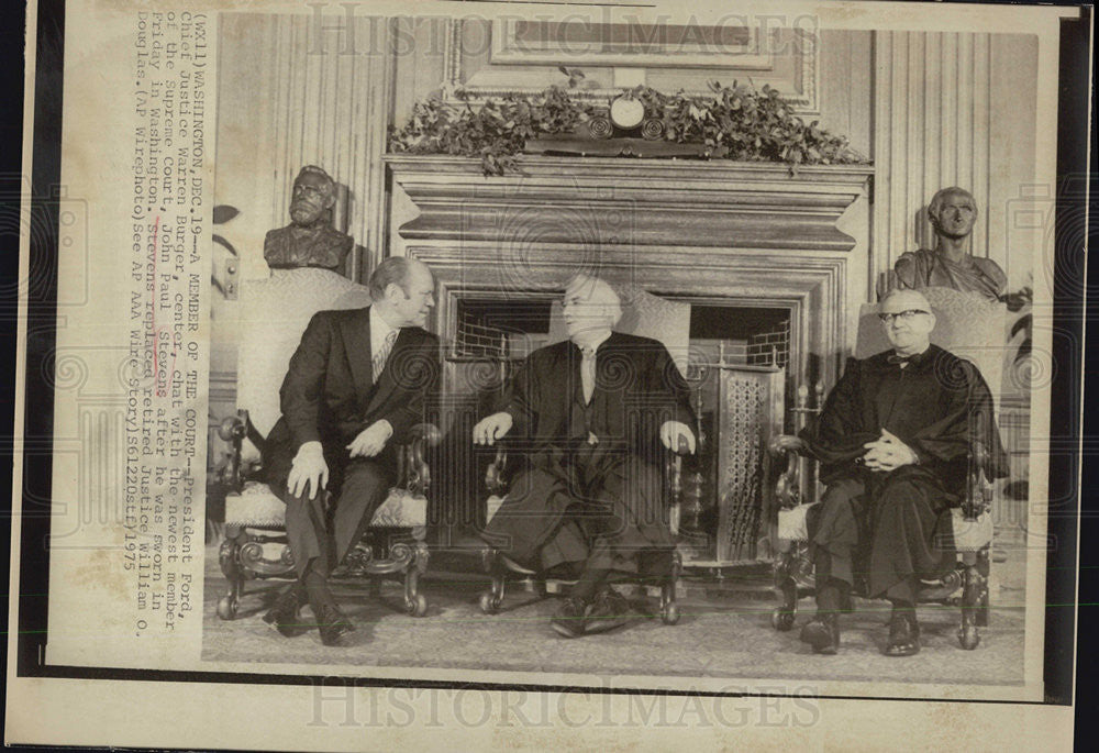 1975 Press Photo Pres Ford Chf Justice Warren Burger With New Supreme Ct Member - Historic Images