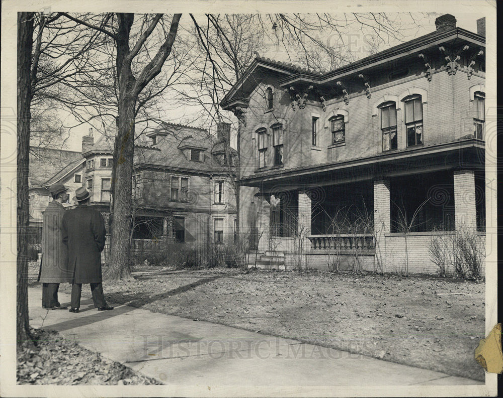 1948 Press Photo Adlai Stevson/Ald George Kells At Stevensons Grandfather Home - Historic Images