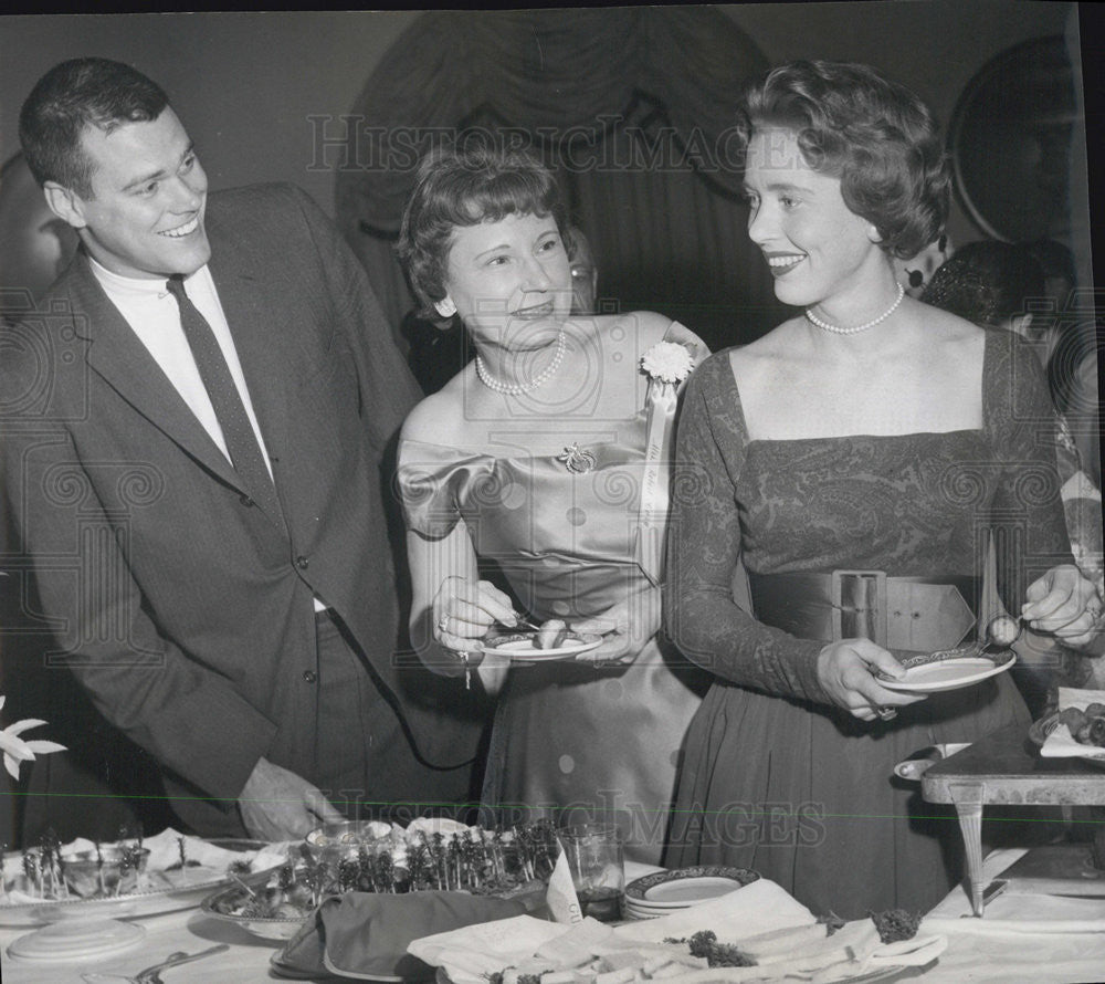 1960 Press Photo John C McCurdy Mrs Robert Cary And Wife At Il Opera Guild&#39;s - Historic Images