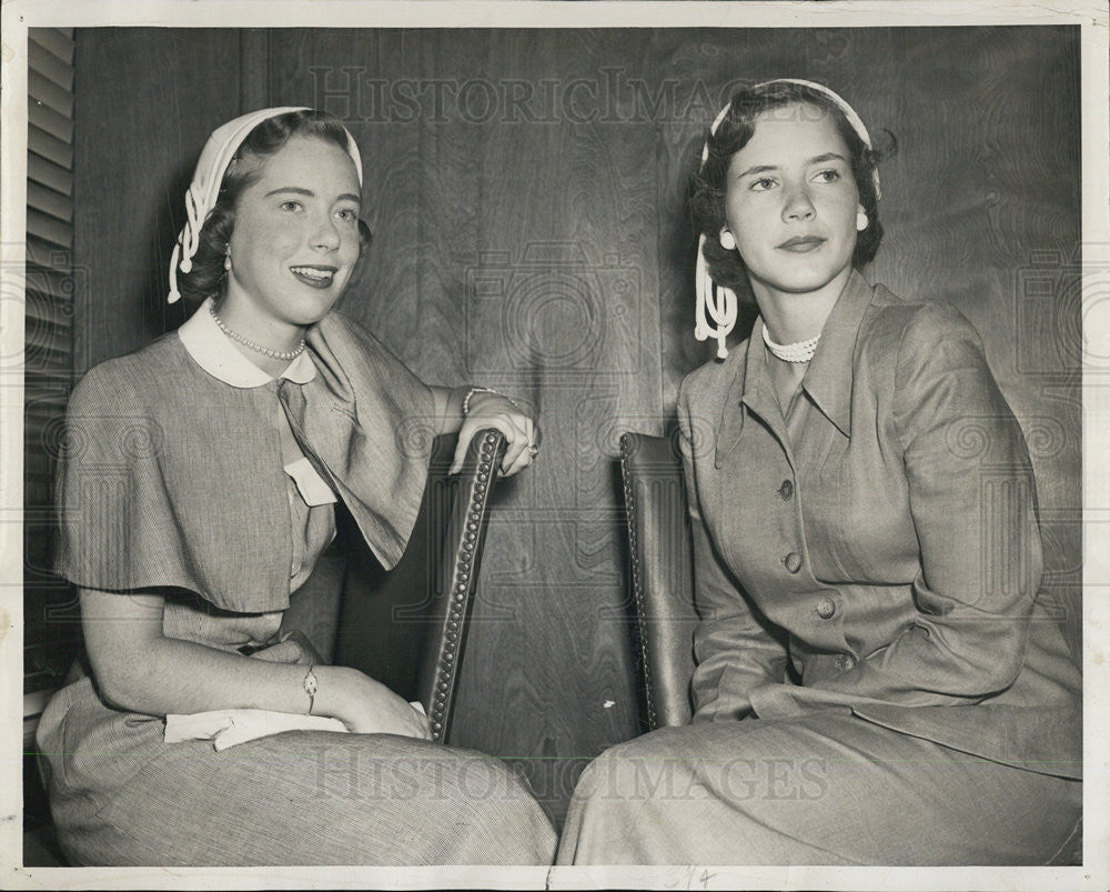 1951 Press Photo Patsy Patterson And Stephanie Howell At Organization Meeting - Historic Images