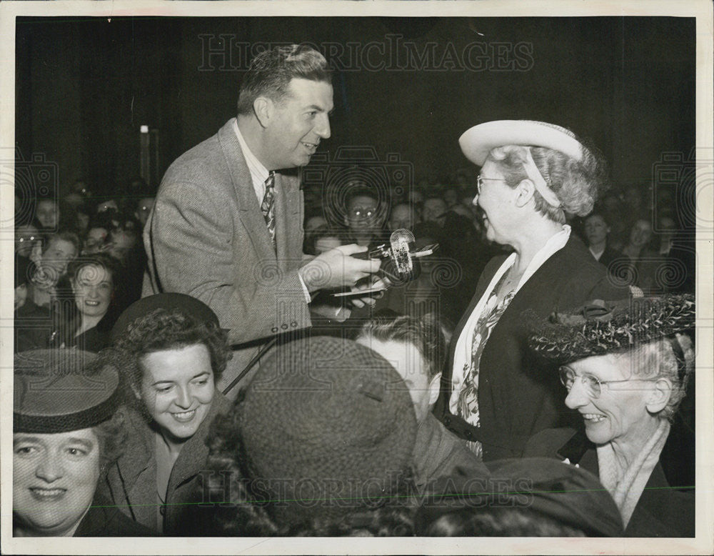 1948 Press Photo Don McNeill In His Comedic Interview Show - Historic Images