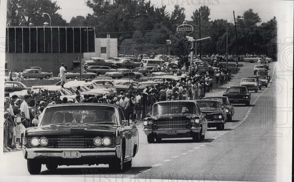 1963 Press Photo the cortege bearing the body of Ambassador Adlai Stevenson. - Historic Images