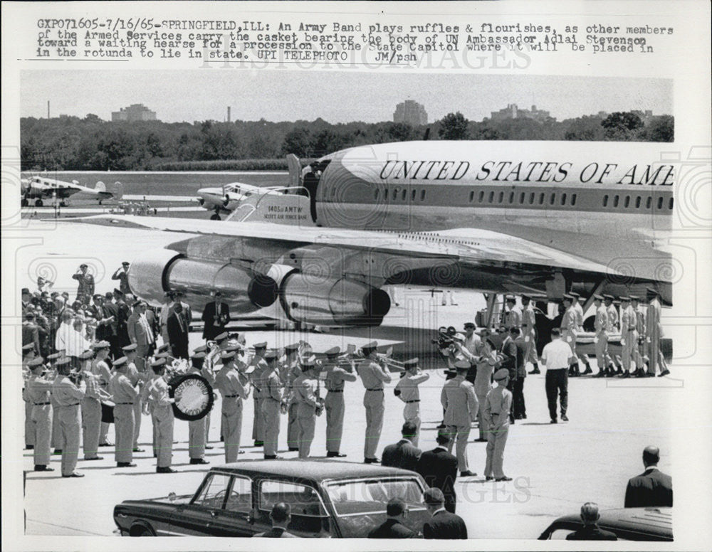 1965 Press Photo Army Band Plays During Adlai Stevenson Procession At Airport - Historic Images