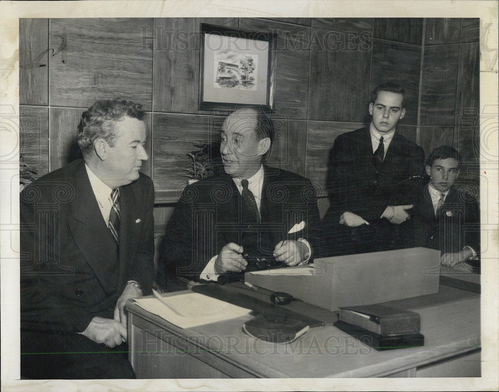 1952 Press Photo Gov Stevenson In Chicago With Sons And Sen John Sparkman - Historic Images