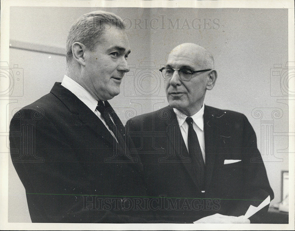 1967 Press Photo George Dunne county commissioner William McCoy county Hospital - Historic Images