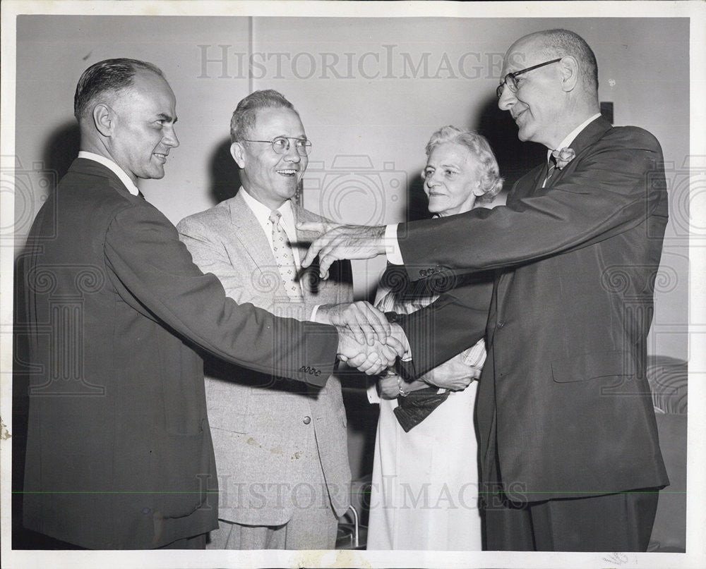 1957 Press Photo Dr. James W. McNiel Mr. L.H. Gunter Mrs. William McCo new manag - Historic Images