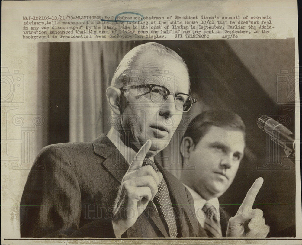 1974 Press Photo Economic Advisor Paul McCracken and Press Secretary Ron Ziegler - Historic Images