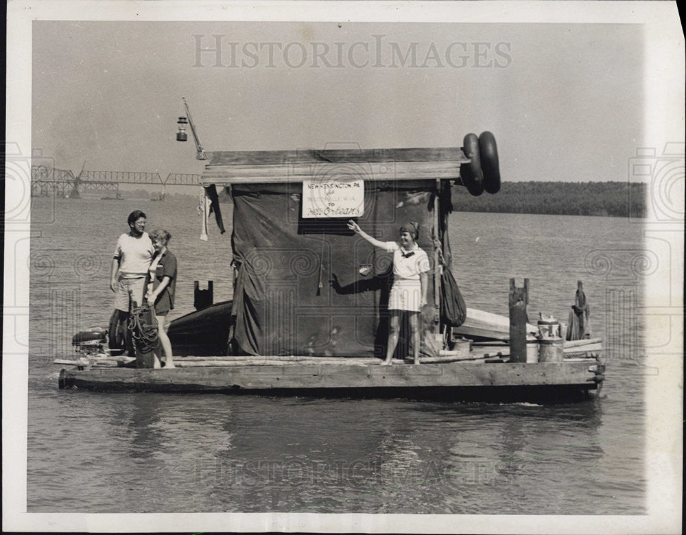 1951 Press Photo Raft with Two Women &amp; Two Men Leave Illinois for New Orleans - Historic Images