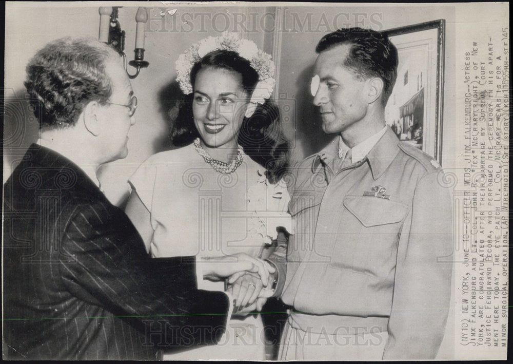 1945 Press Photo Jinx Alkenburg Actress Weds Lt Col John McCrary - Historic Images