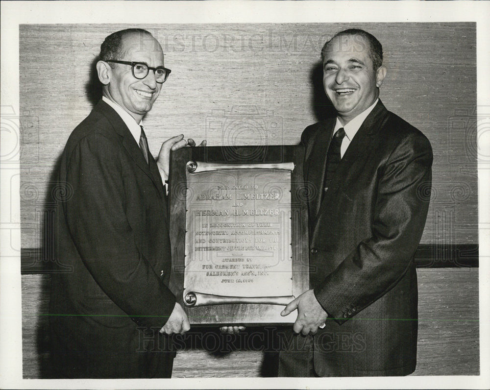 1959 Press Photo Fur Mn of the Year Herman Meltzer - Historic Images