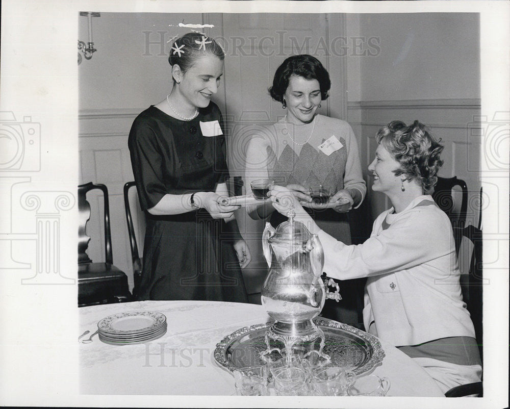 1962 Press Photo Kenwood Centennial Luncheon at Mrs George Beedle&#39;s Home - Historic Images