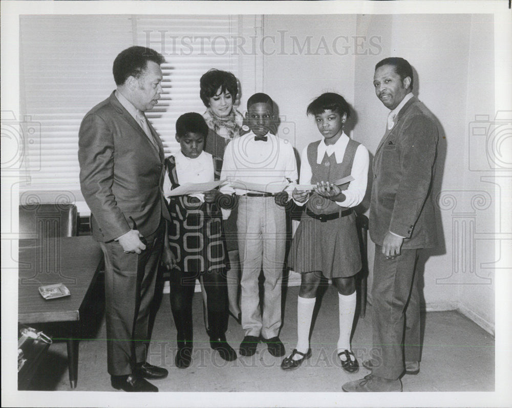 1970 Press Photo James Earl Butler, Deborah Alexander Awarded Top Readers - Historic Images