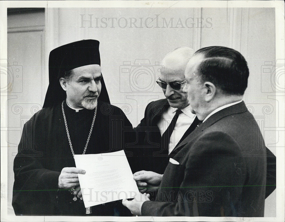 1964 Press Photo Rev Meleties Greek orthodox Bishop John Tsaoussi Mayor Daley - Historic Images